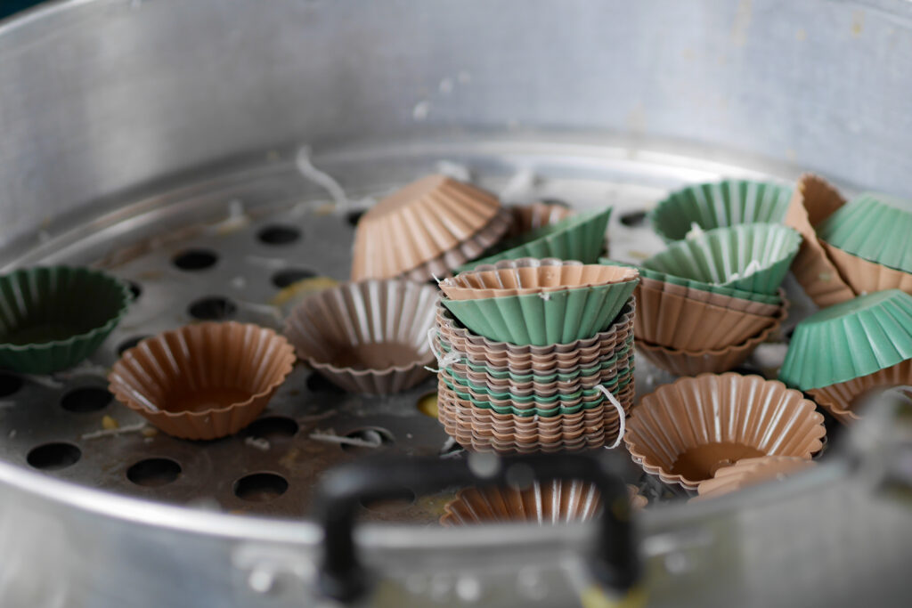 Food Grade Paper Muffin Cups Chosen by Bakers Who Value Consistency close up cupcakes table (1)