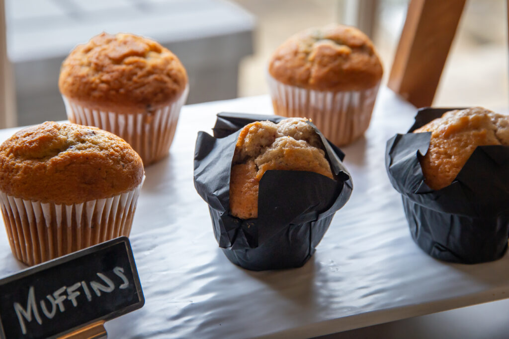 Why Food Grade Paper Muffin Cups Are Trusted by Experienced Bakers warm breakfast muffins on display